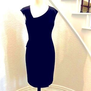 Black lined Nine West dress w/ asymmetrical faux wrap detail. Bra strap snaps. 8